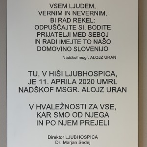 Spominska plošča v Hiši Ljubhospica